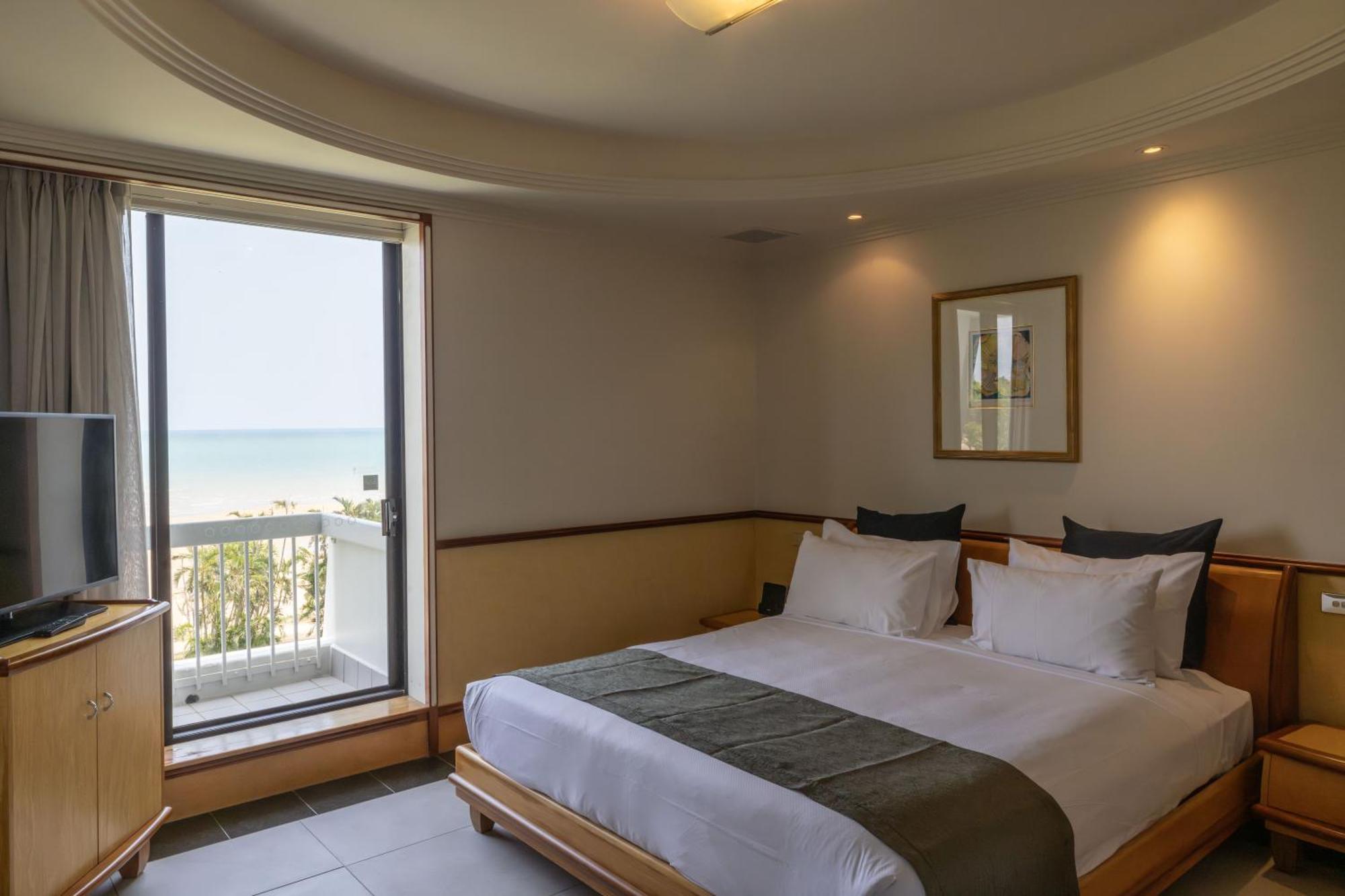 Mindil Beach Casino Resort Darwin Dış mekan fotoğraf A bedroom at the hotel