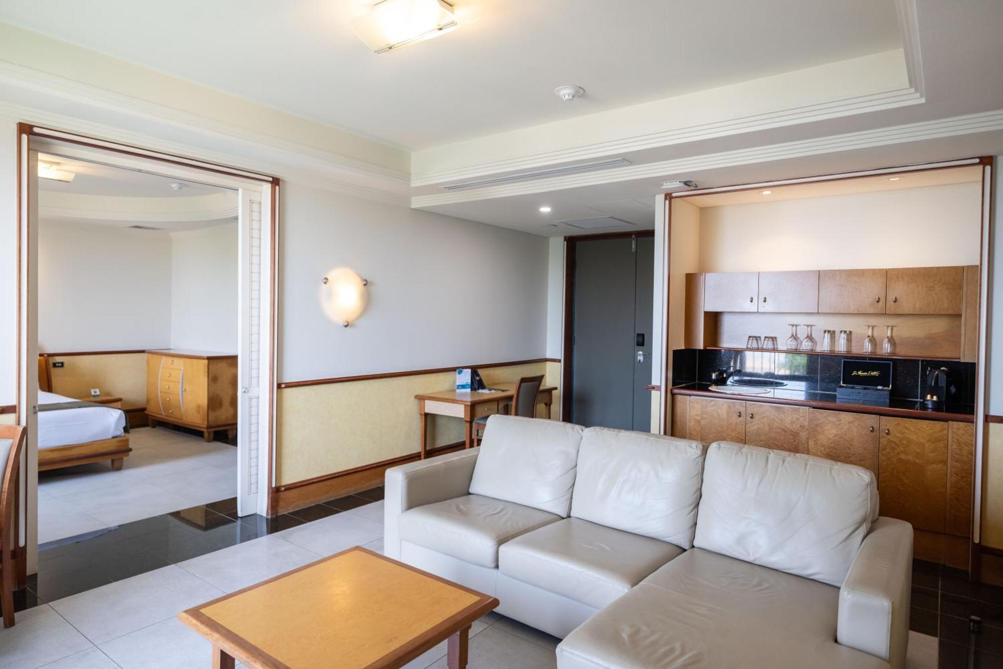 Mindil Beach Casino Resort Darwin Dış mekan fotoğraf A typical apartment at the hotel
