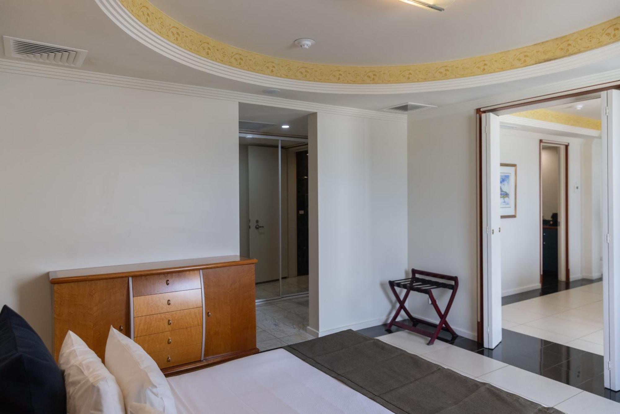 Mindil Beach Casino Resort Darwin Dış mekan fotoğraf A room at the hotel