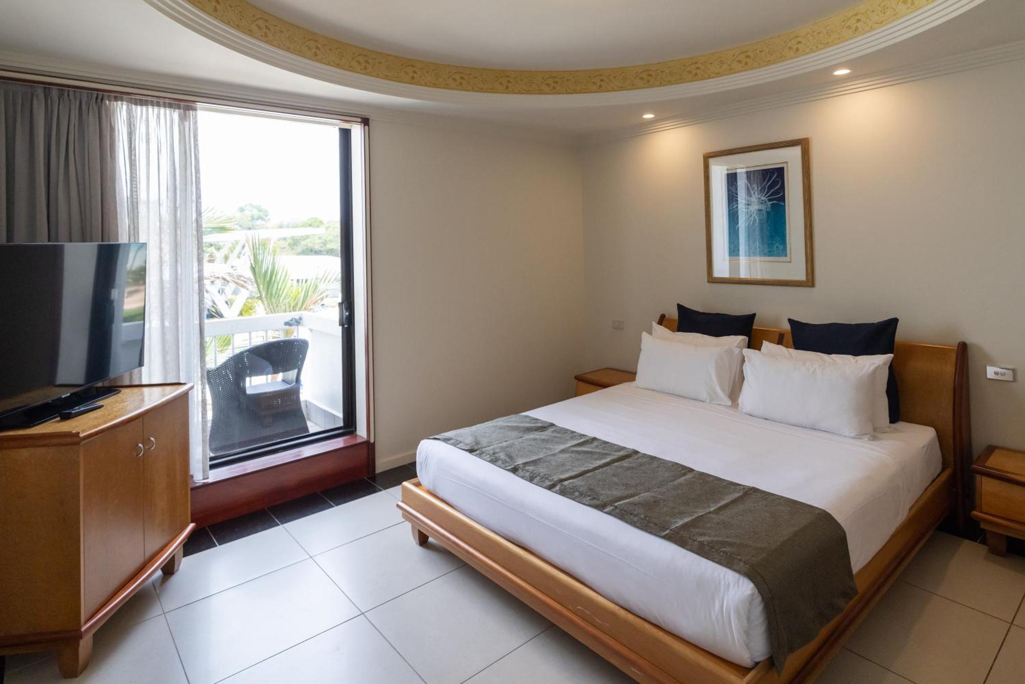 Mindil Beach Casino Resort Darwin Dış mekan fotoğraf A bedroom at the hotel