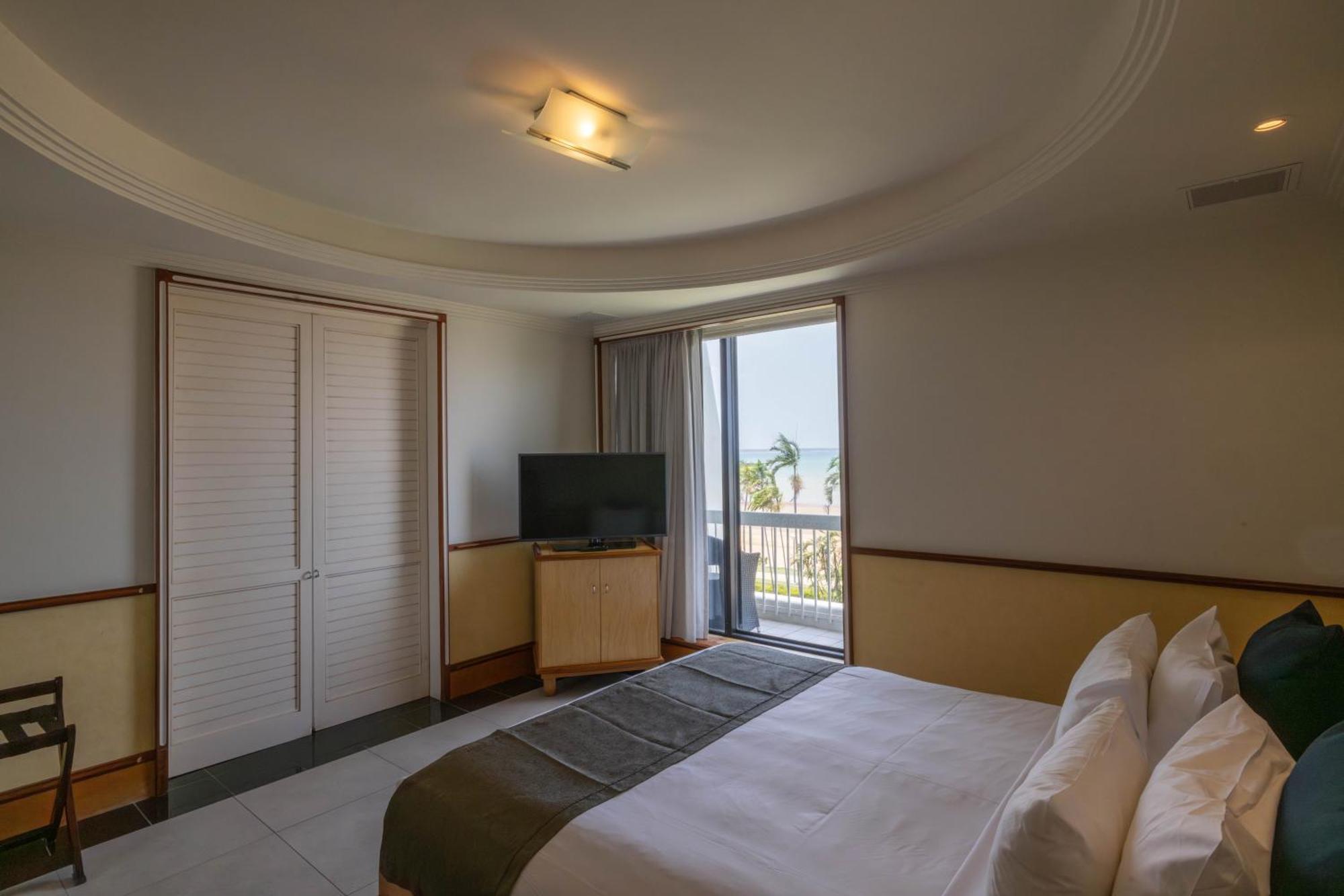 Mindil Beach Casino Resort Darwin Dış mekan fotoğraf A bedroom at the hotel