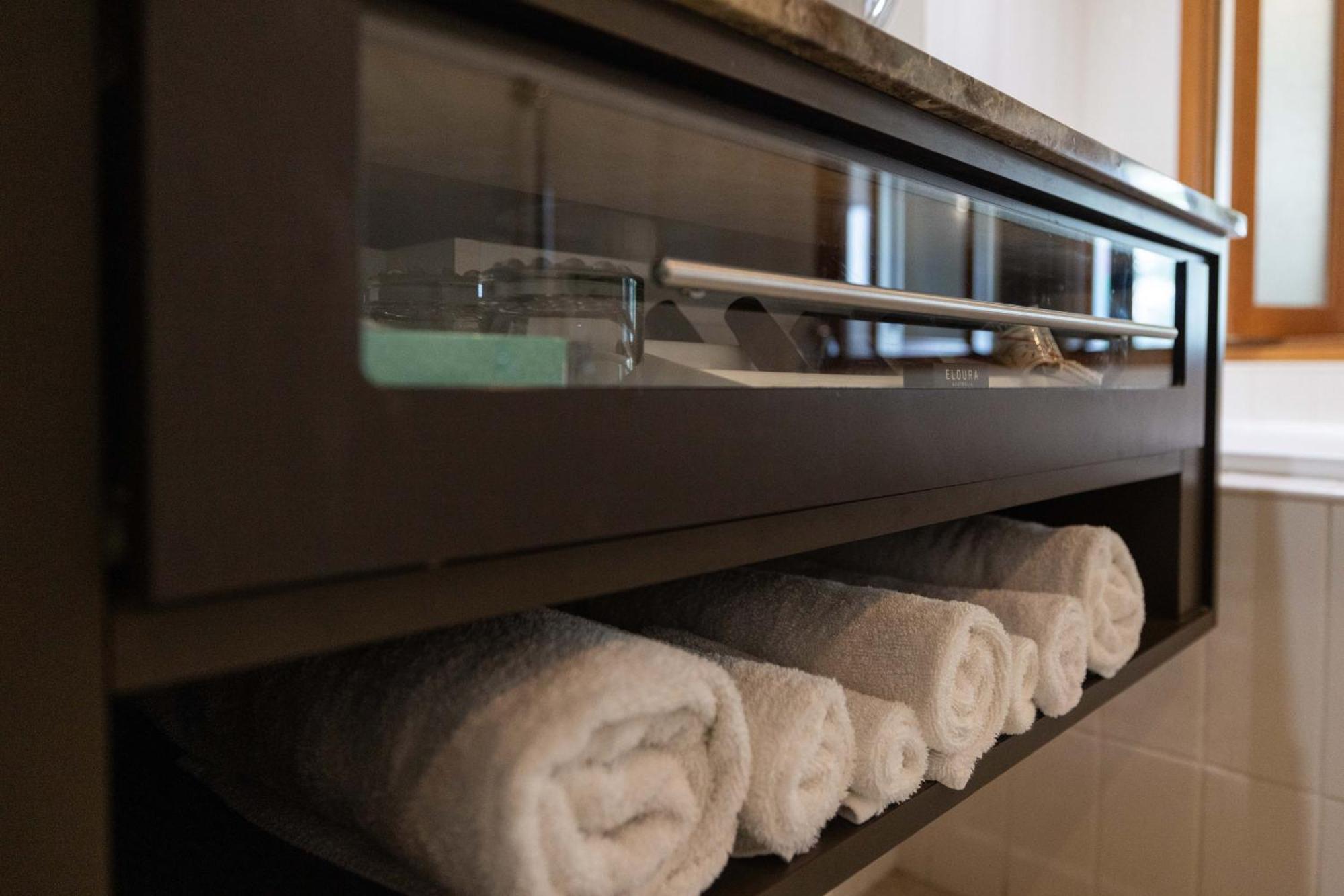 Mindil Beach Casino Resort Darwin Dış mekan fotoğraf A towel warmer