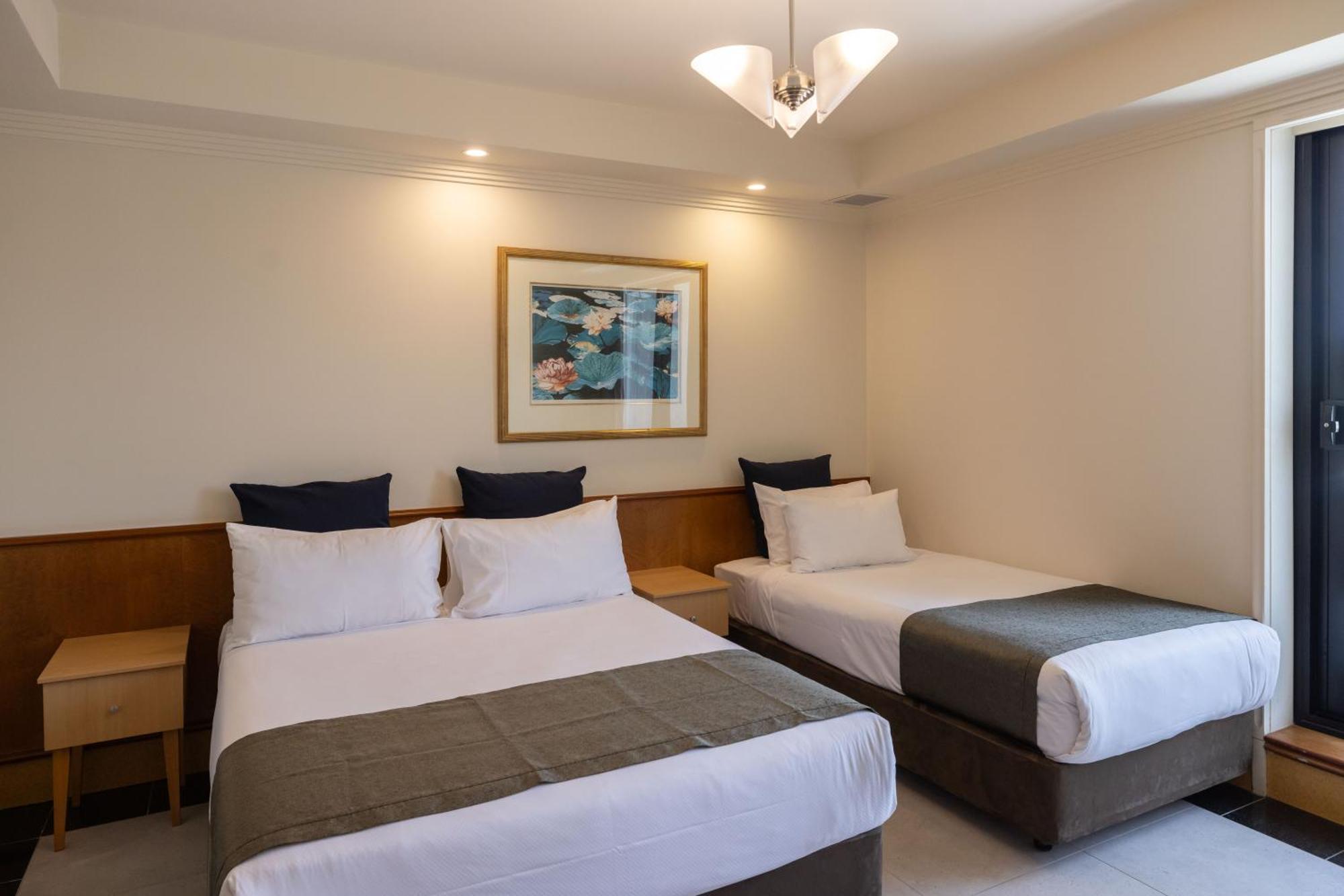 Mindil Beach Casino Resort Darwin Dış mekan fotoğraf A room at the hotel