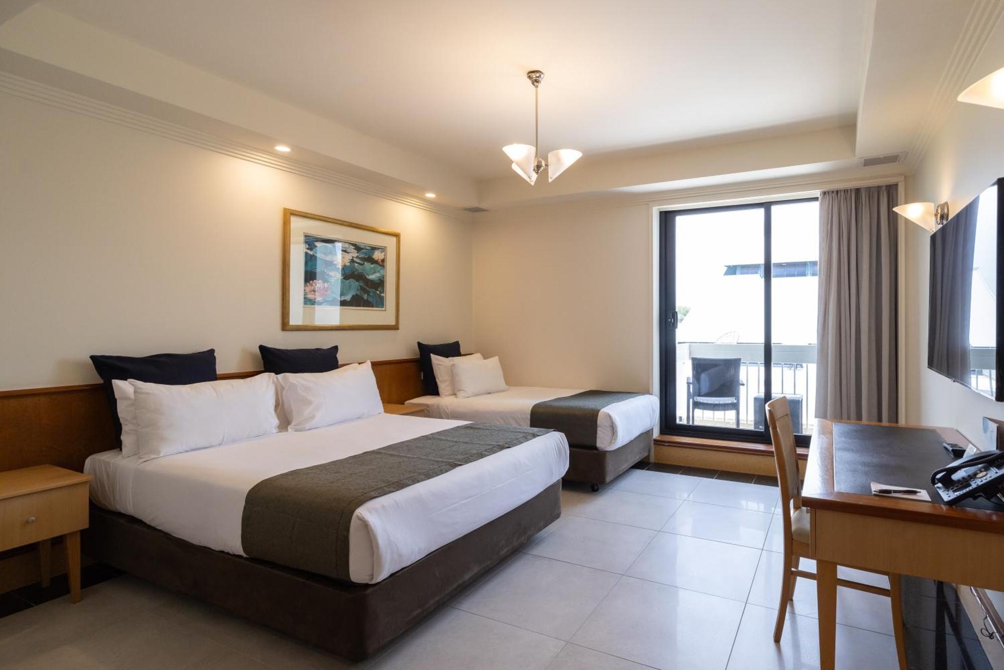 Mindil Beach Casino Resort Darwin Dış mekan fotoğraf A room at the hotel