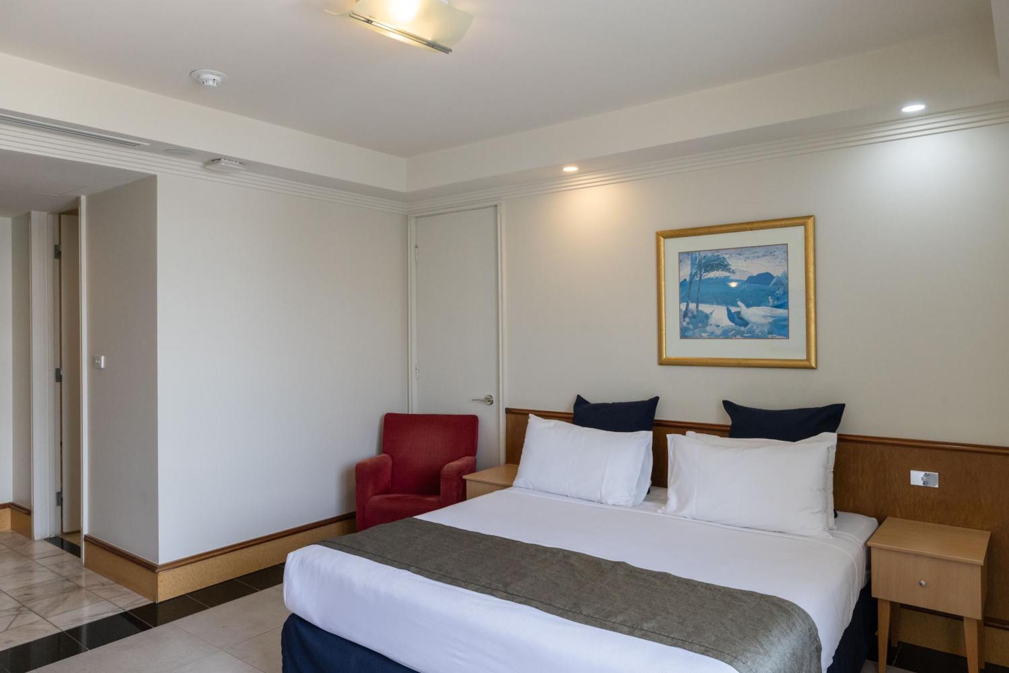 Mindil Beach Casino Resort Darwin Dış mekan fotoğraf A room at the hotel